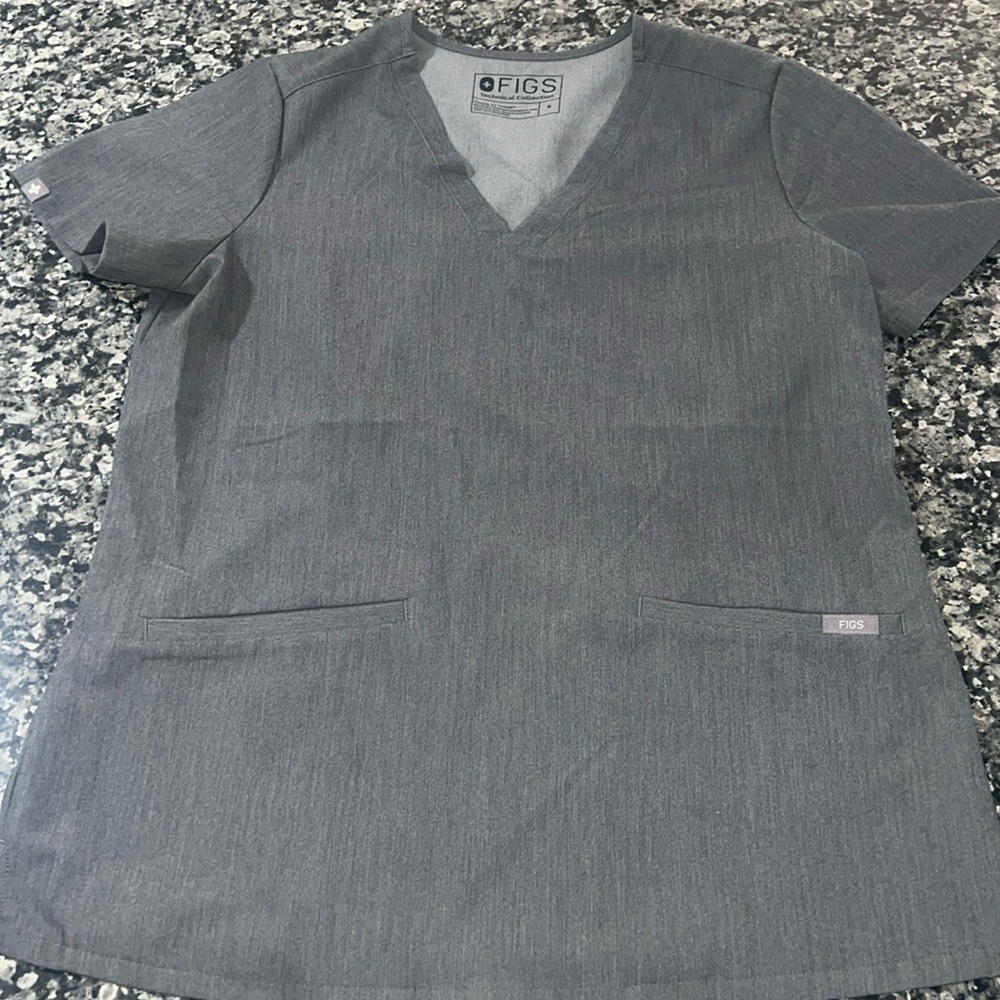 Small figs casma three pocket top gray. Great condition! Smoke/dog free home